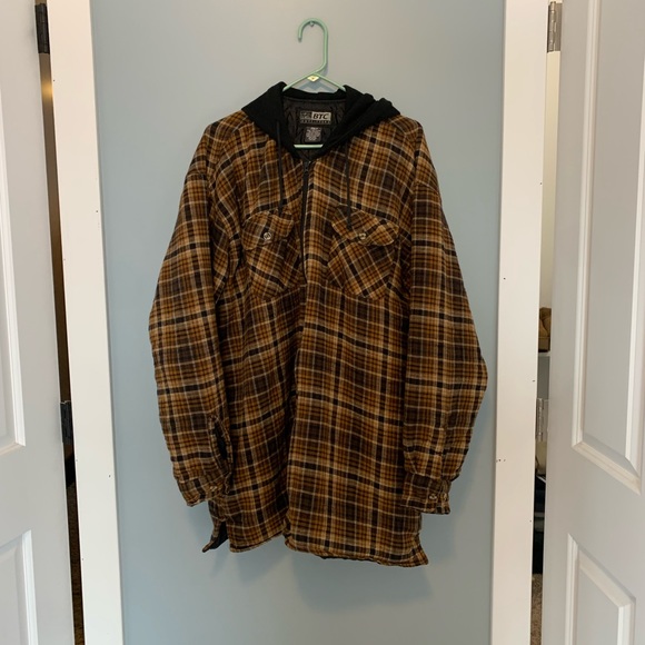 Men’s BTC Outfitters Hooded Flannel Jacket - Picture 1 of 3
